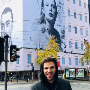 Meet your Posher, Troy